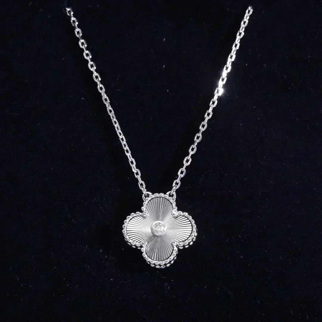 CLOVER 15MM DIAMOND LASER NECKLACE SILVER
