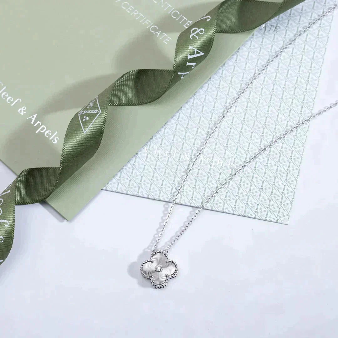 CLOVER 15MM DIAMOND LASER NECKLACE SILVER