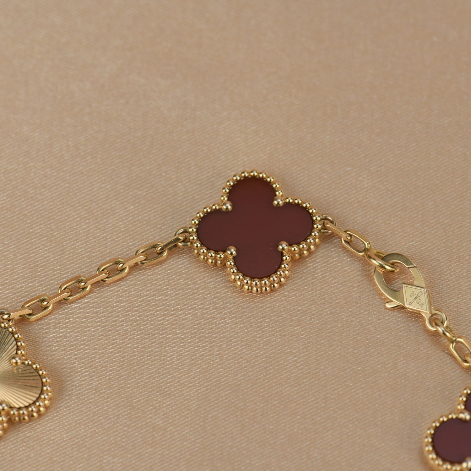 CLOVER 5 MOTIFS CARNELIAN GOLD BRACELET