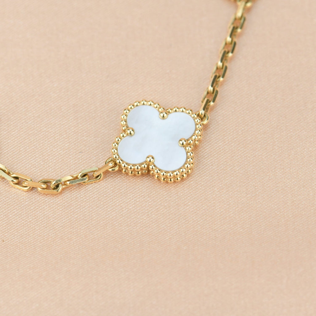 CLOVER 5 MOTIF WHITE MOP BRACELET