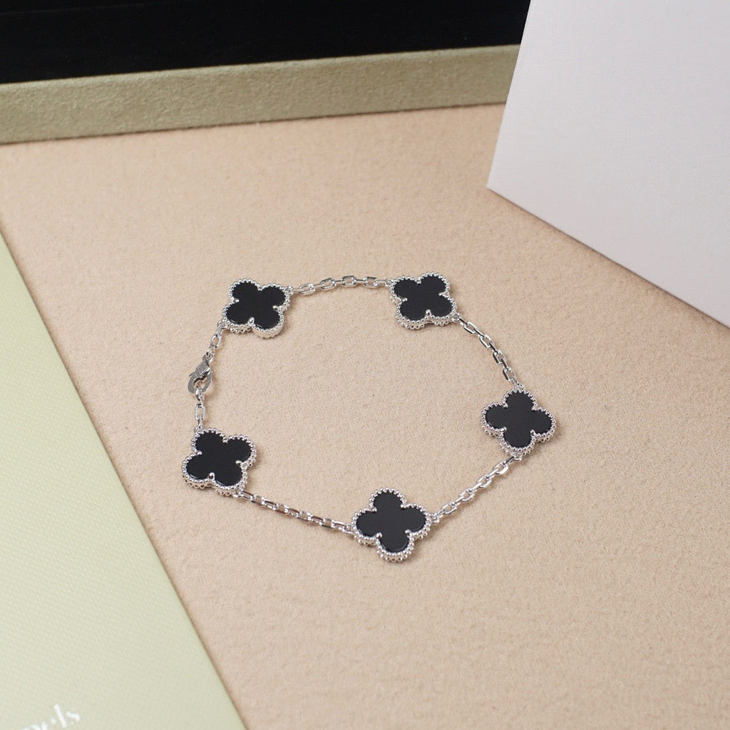 CLOVER 5 MOTIF ONYXS BRACELET SILVER