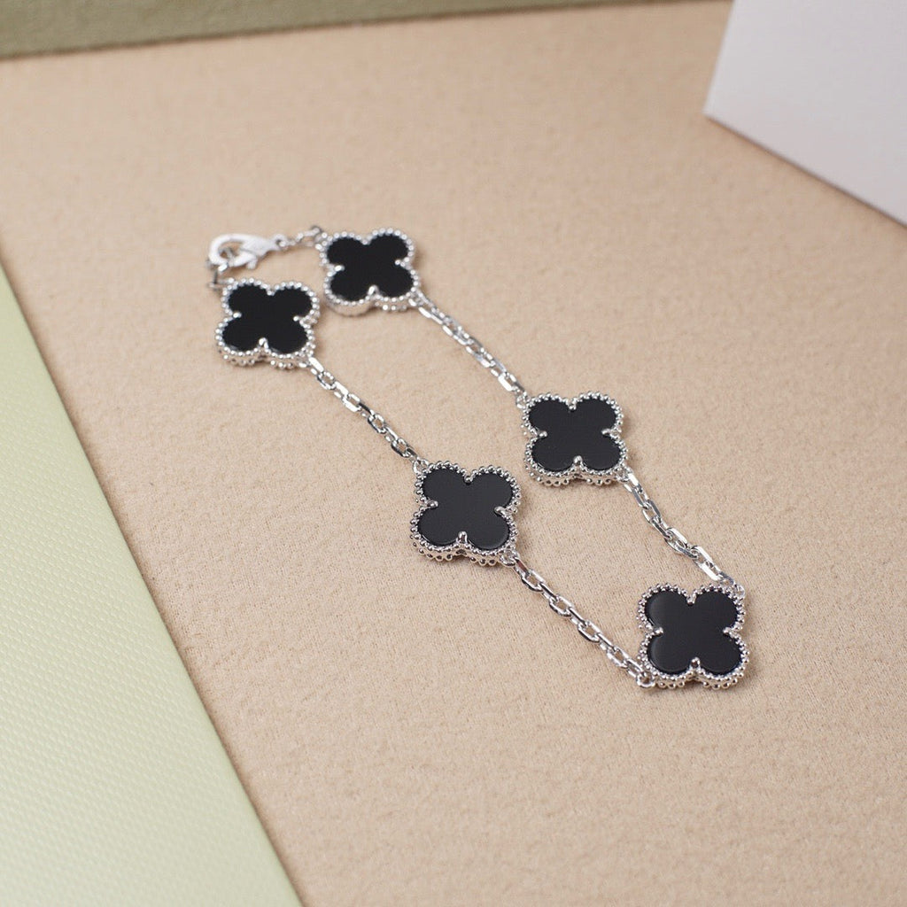 CLOVER 5 MOTIF ONYXS BRACELET SILVER