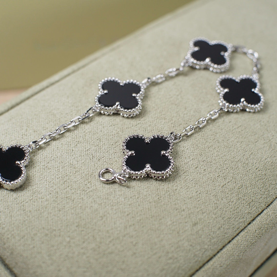 CLOVER 5 MOTIF ONYXS BRACELET SILVER