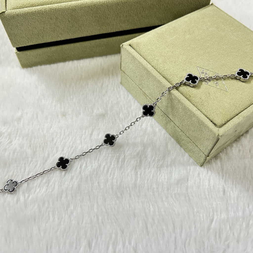 CLOVER 6 MOTIF ONYXS BRACELET