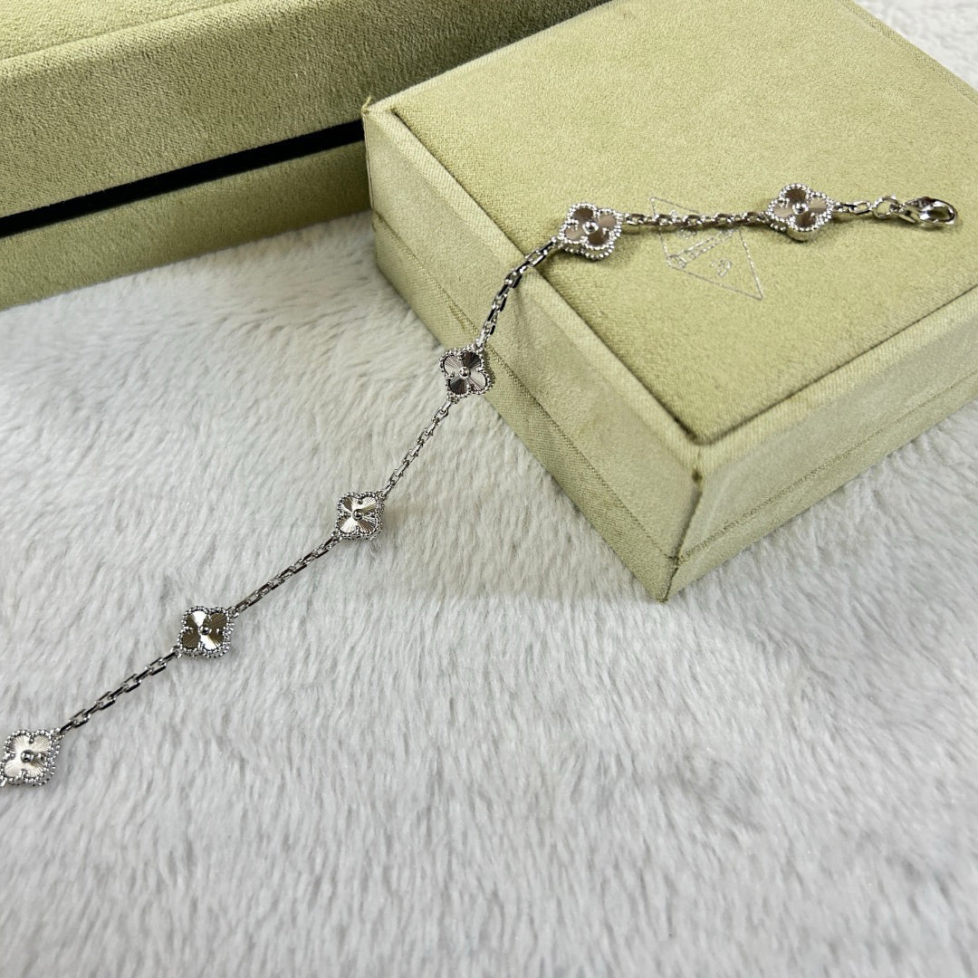 CLOVER 6 MOTIF DIAMOND BRACELET