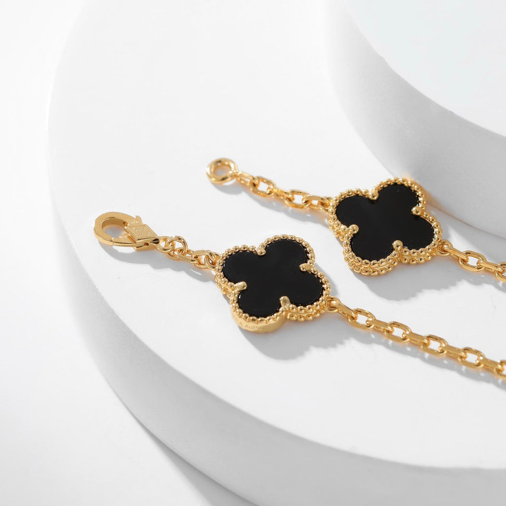 CLOVERS THE 10-MOTIFS ONYX NECKLACE