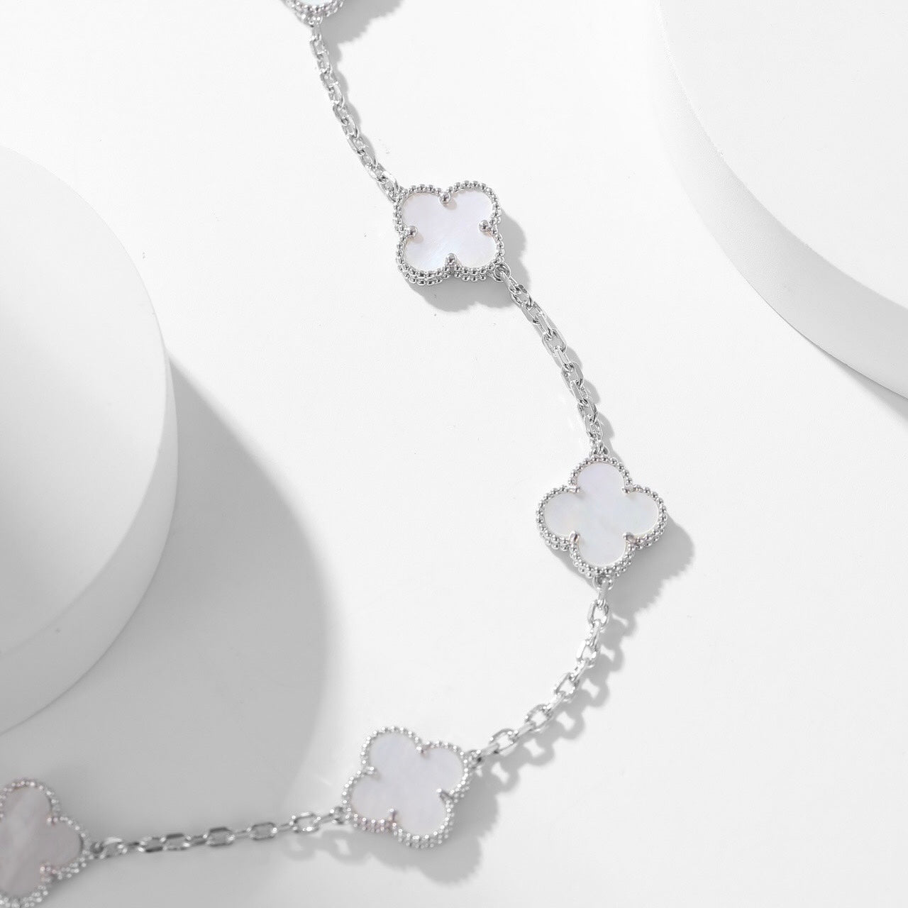 CLOVERS THE 10-MOTIFS WHITE MOTHER OF PEARL NECKLACE