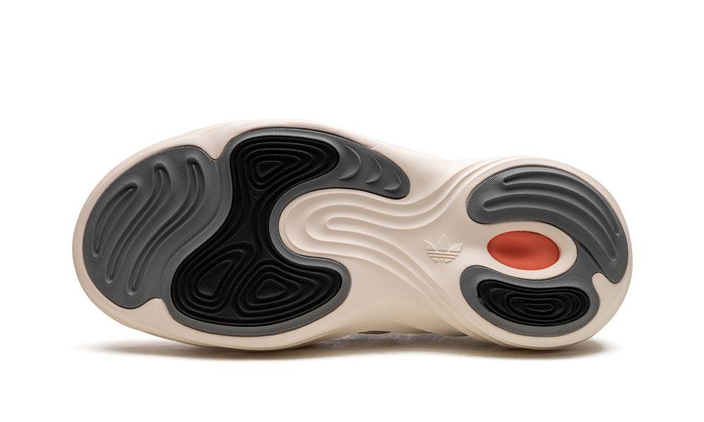 L’adidas adiFOM Q "Wonder White Black"