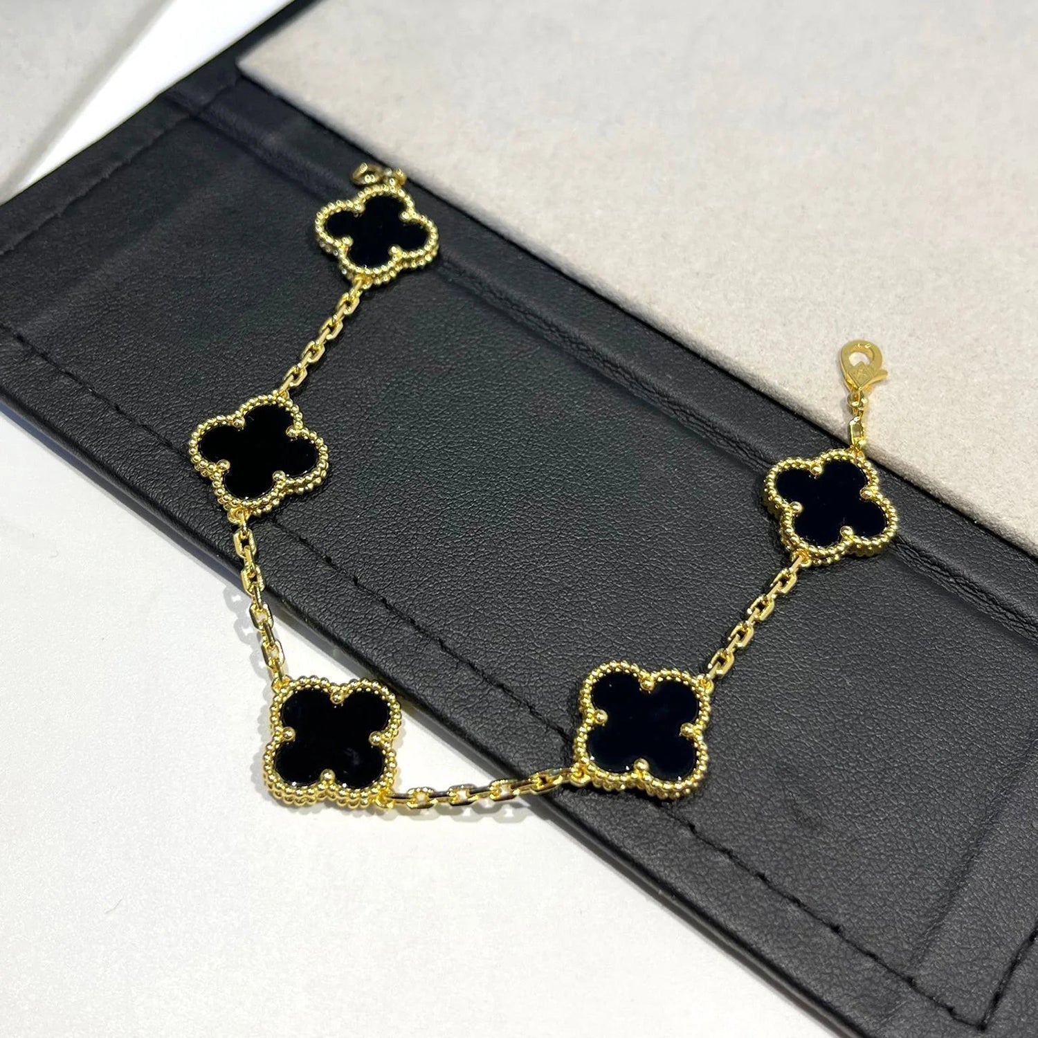 CLOVER 5 MOTIFS BLACK ONYX BRACELET