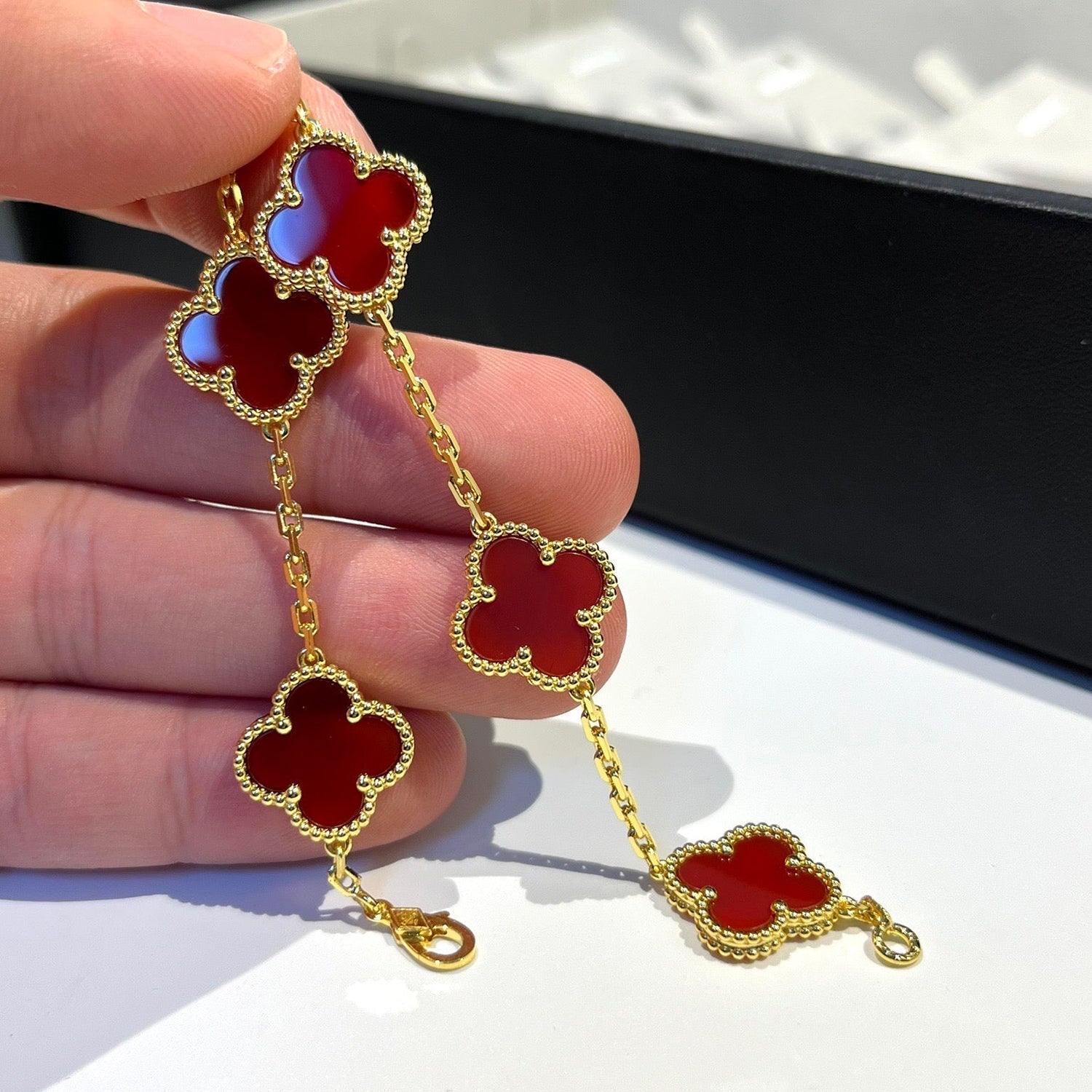 CLOVER 5 MOTIFS RED AGATE BRACELET