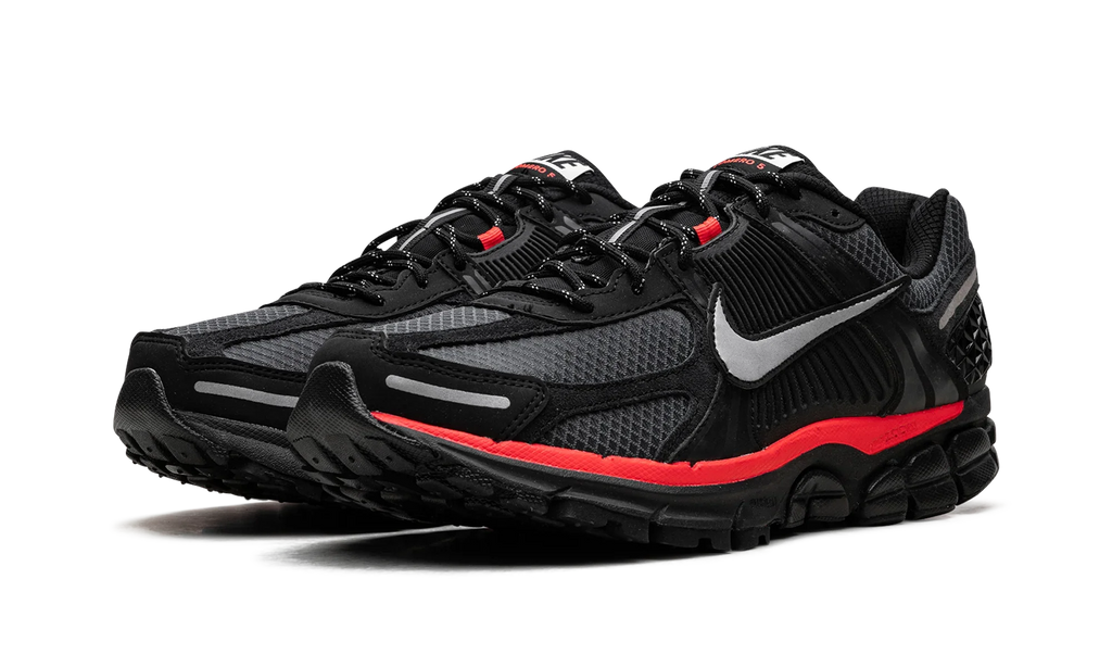 Zoom Vomero 5 "Black Metallic University Red"