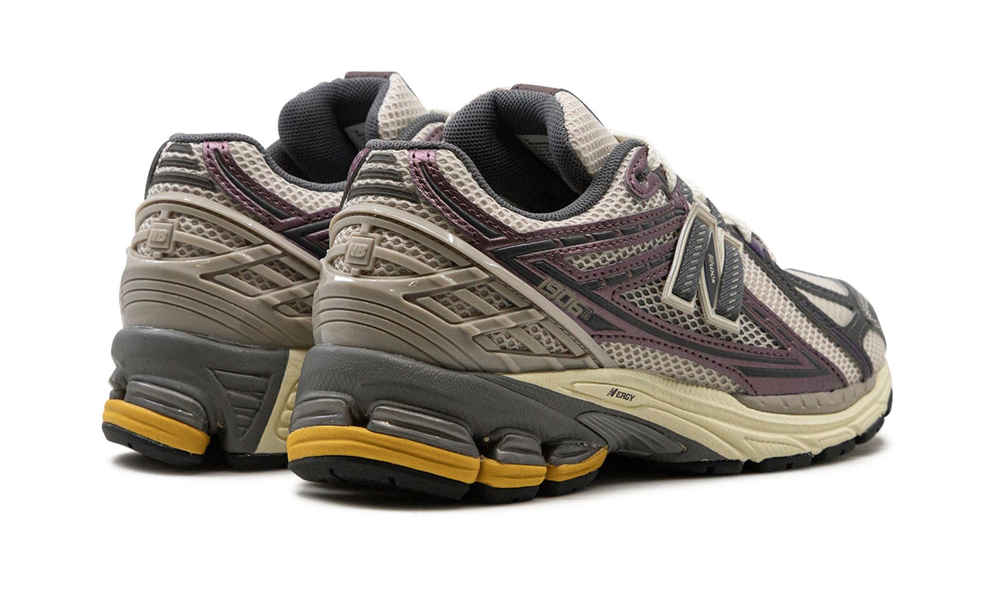 New Balance 1906R "LICORICE"